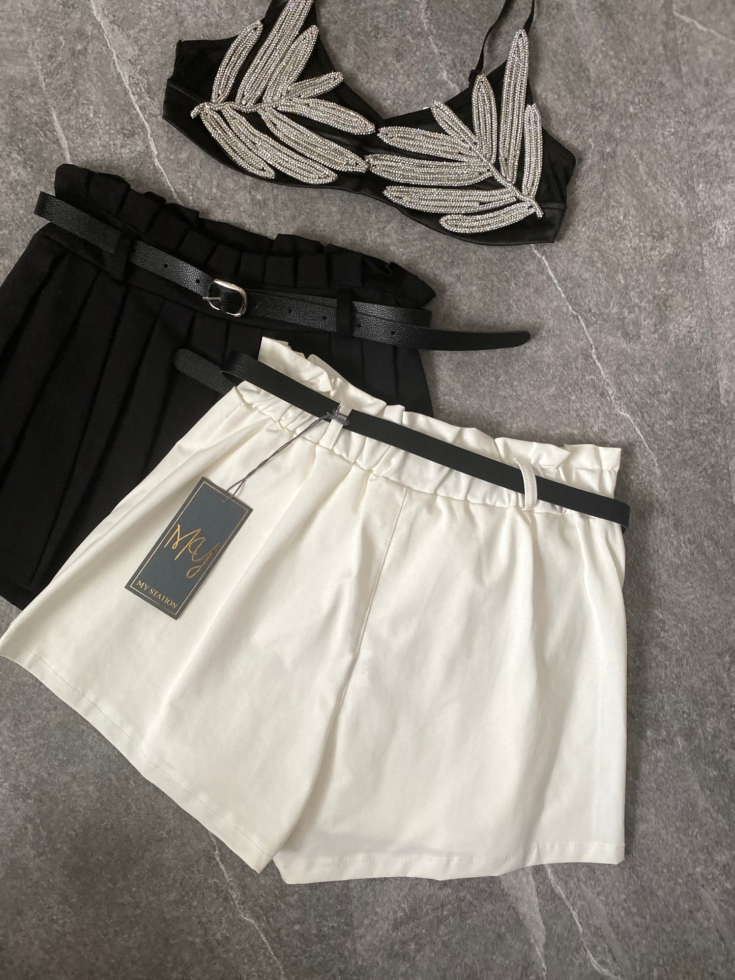 Skort plissè con cinturina