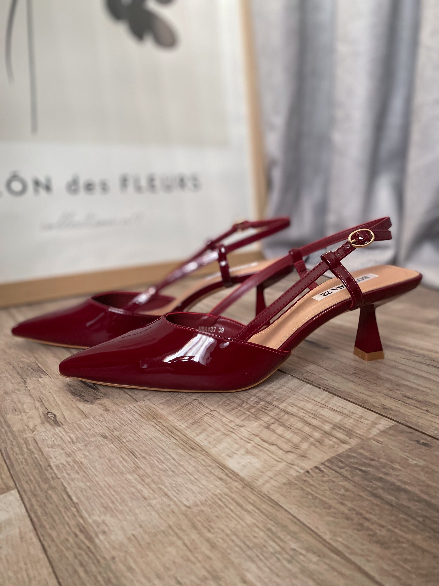 Kitten heels burgundy
