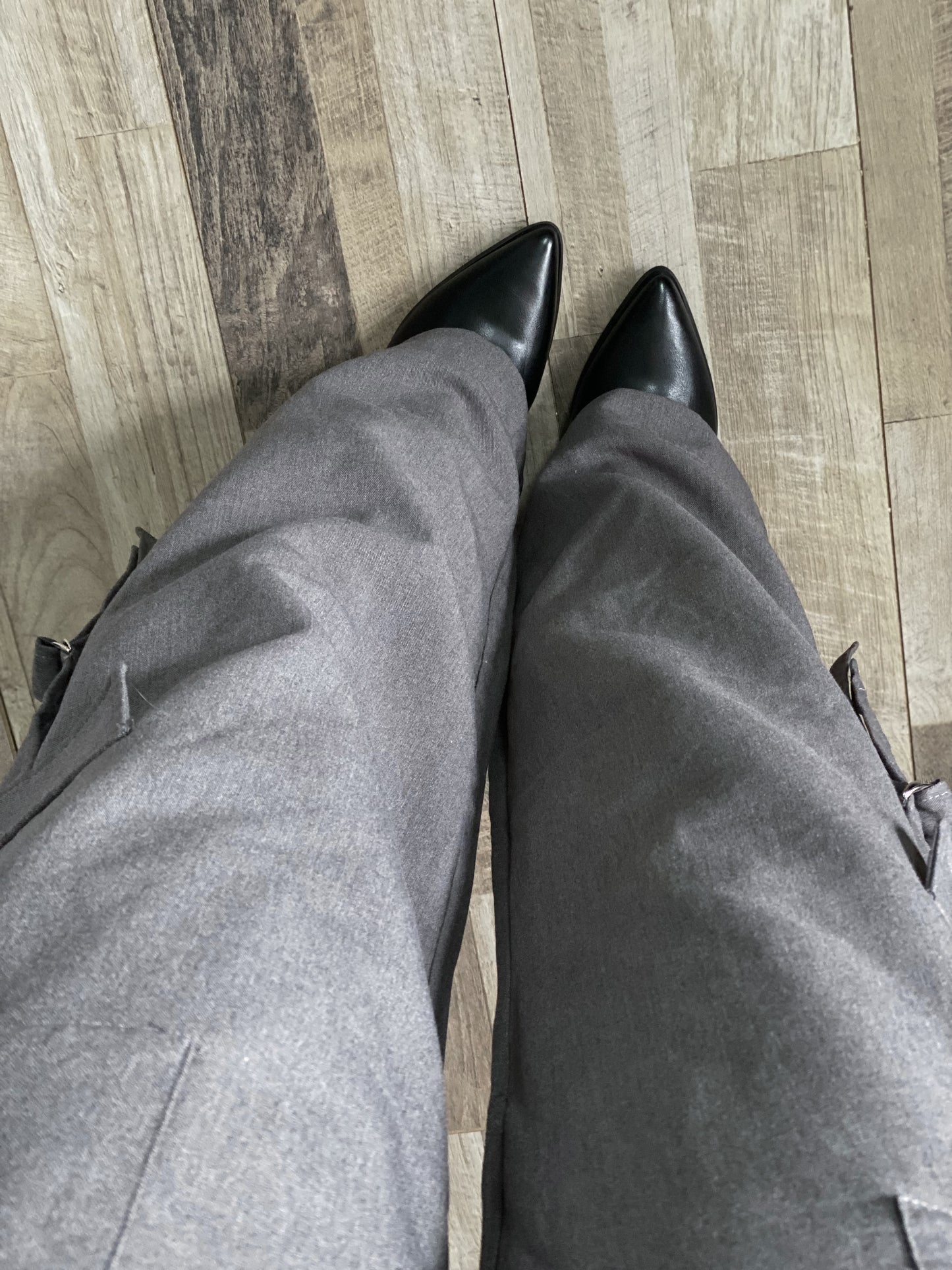 Pantalone zip e fibbie