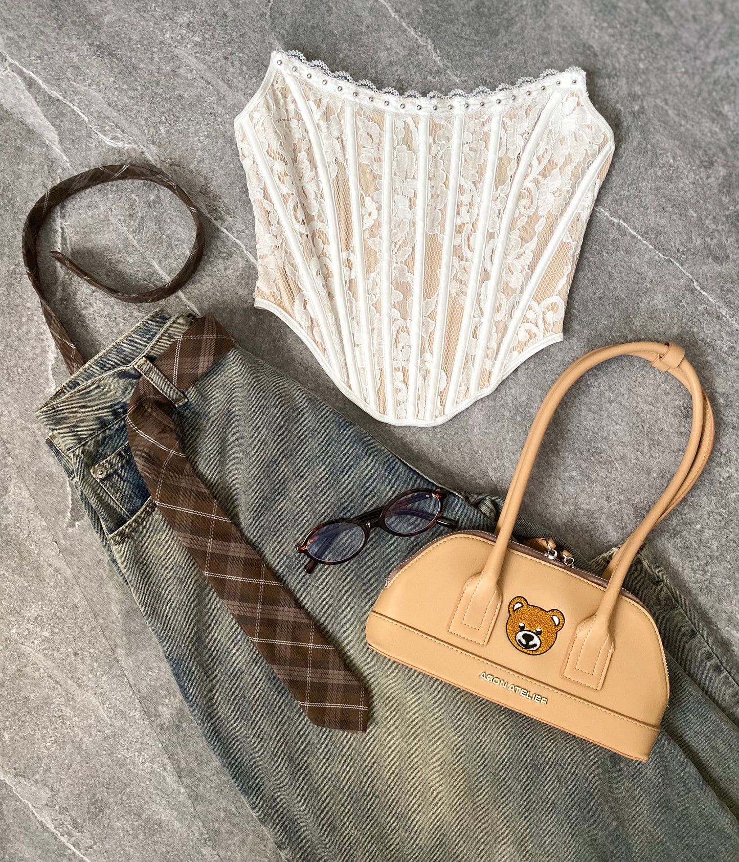 Corsetto pizzo e perline