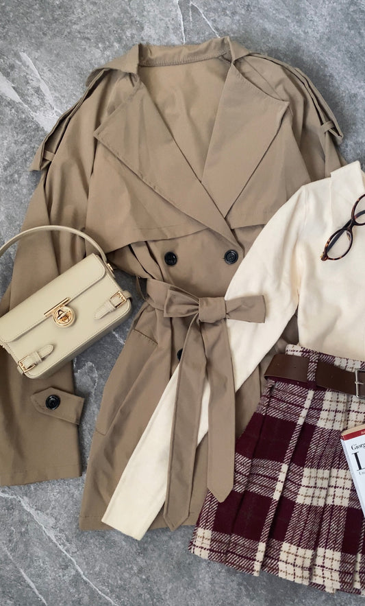 Trench corto con cintura