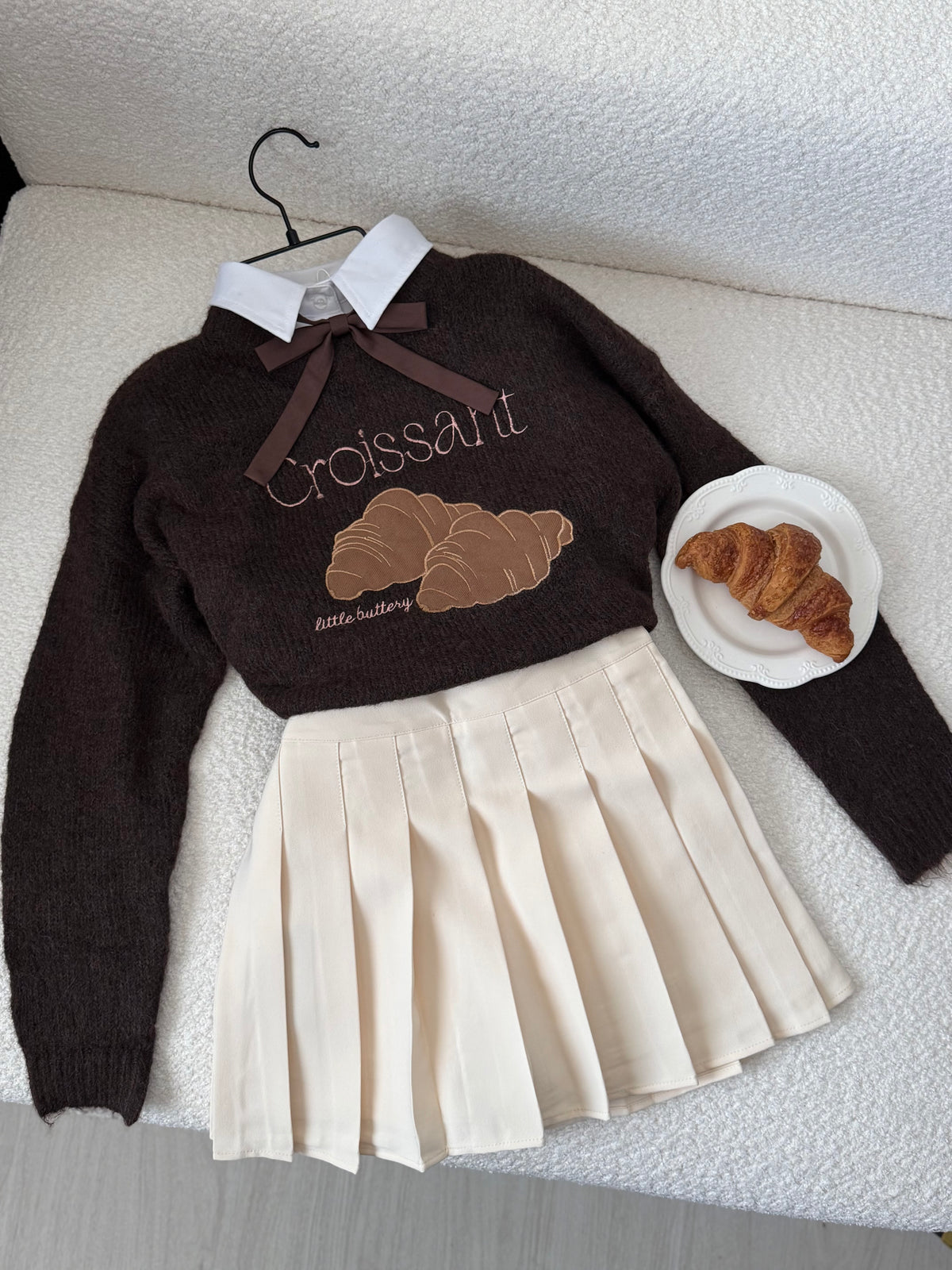 Croissant sweater 🥐